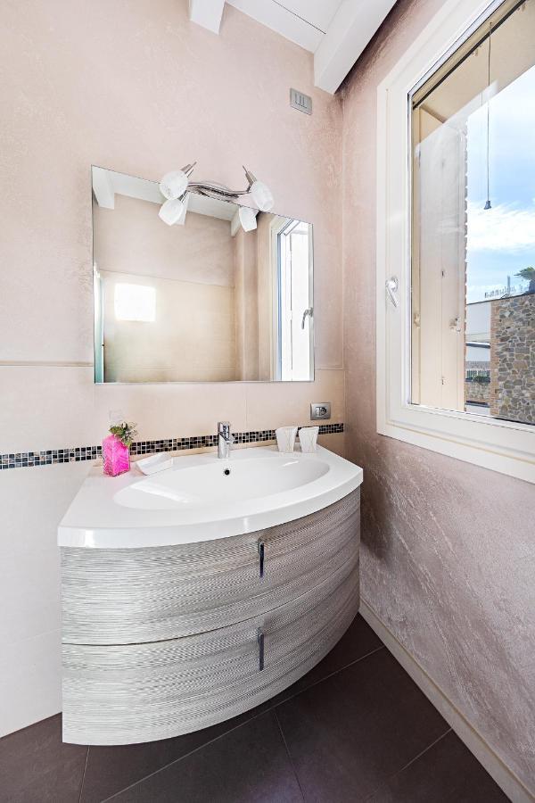 Warda C11 Apartment By Wonderful Italy Desenzano del Garda Dış mekan fotoğraf
